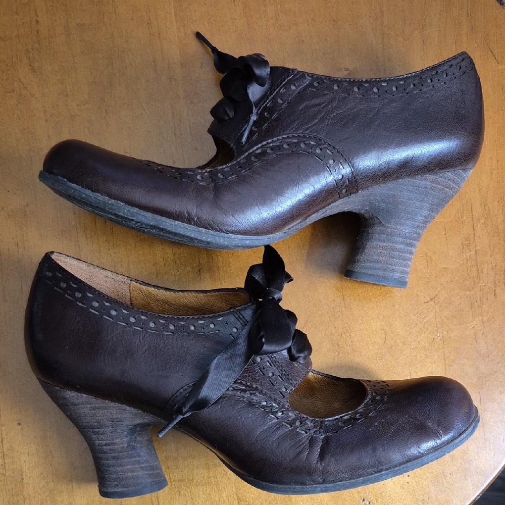 Anthropologie Naya Jada Dark Brown Women's Heels with Ribbon Detail. Size 9